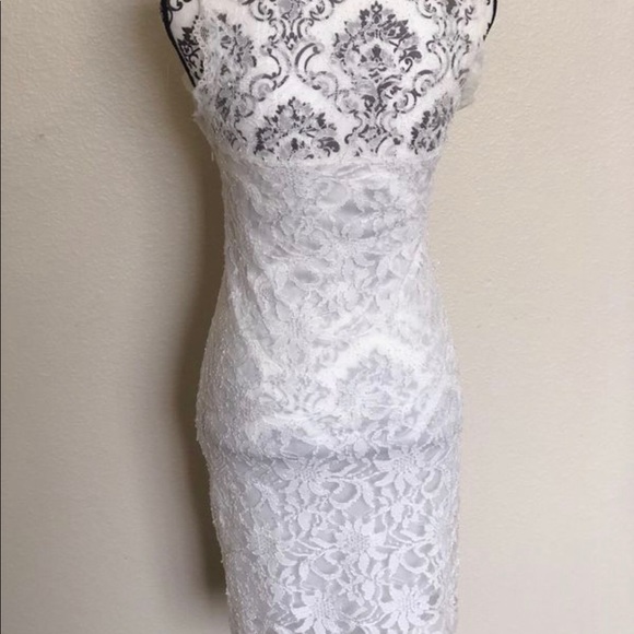 Sleeveless Lace dress - Picture 2 of 5